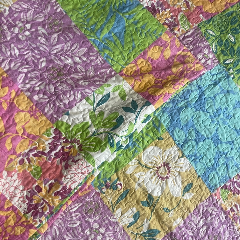Floral Patchwork Quilt - Multicolor - Picture 2 of 2